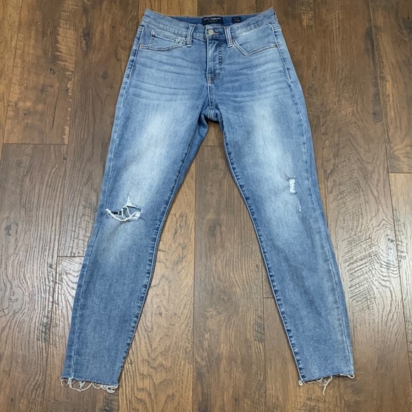LUCKY BRAND - ClLucMid Rise Super Skassic Blue Distressed Women's Jeans - Picture 1 of 8